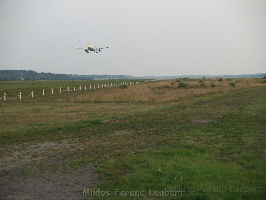 Warten auf den Airbus 380 Koeln Bonn P378.JPG